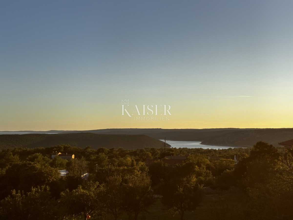 Istra, Labin - priložnost, hiša z bazenom na veliki parceli in pogledom na morje, 120 m2 