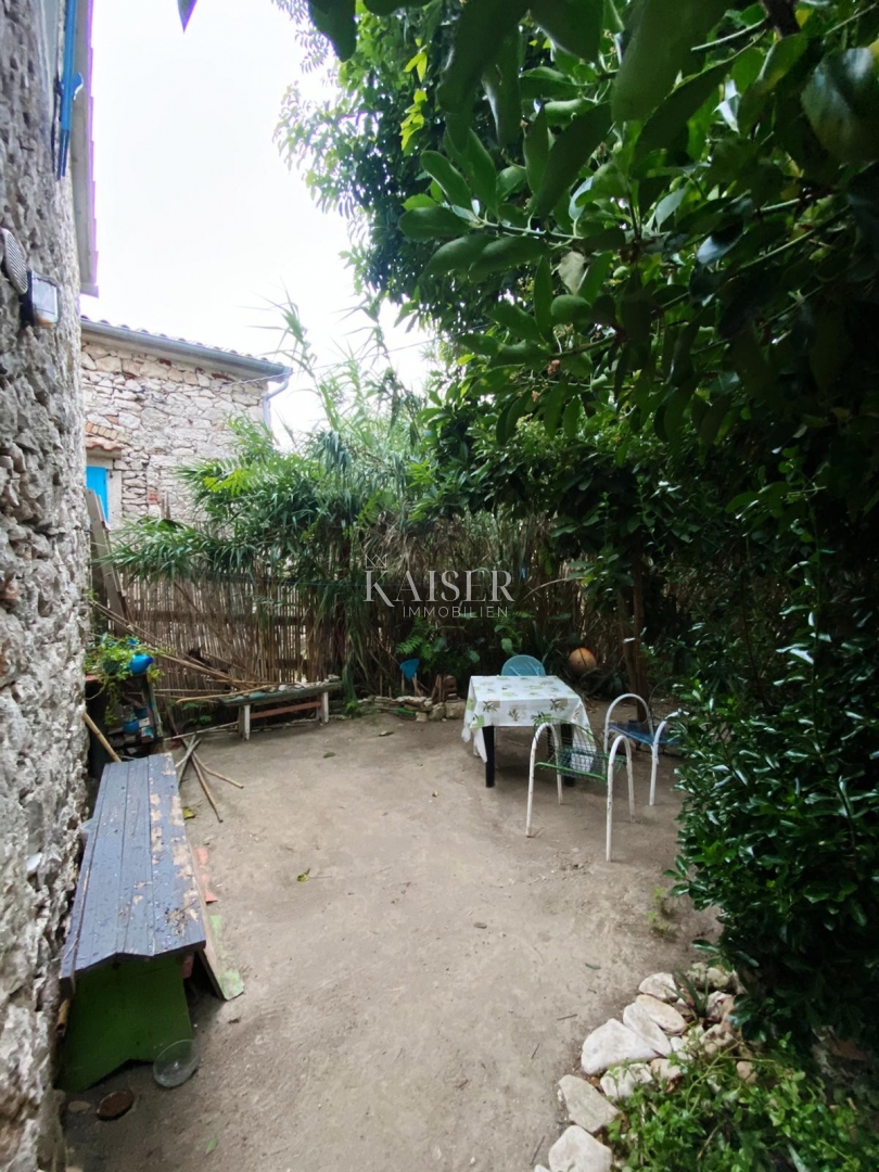 Mali Lošinj, Susak - gradbeno zemljišče 74m2 v coni M1