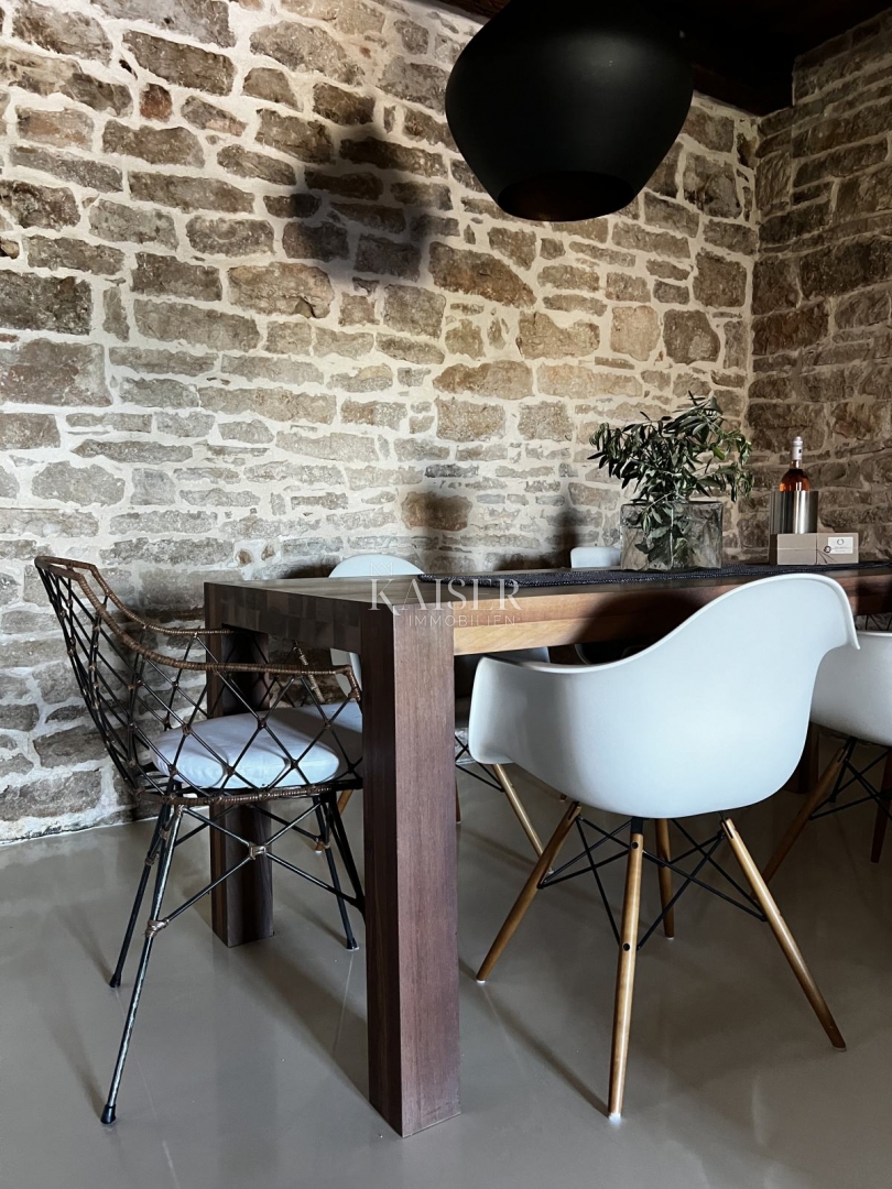 Istra, Tinjan - kamnita vila z bazenom