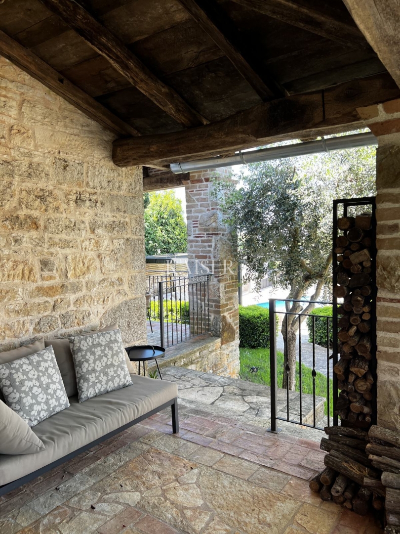 Istra, Tinjan - kamnita vila z bazenom