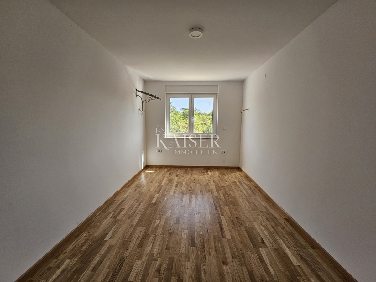 Otok Krk, Njivice - apartma 80m2, 2 spalnici + dnevna soba, pogled na morje