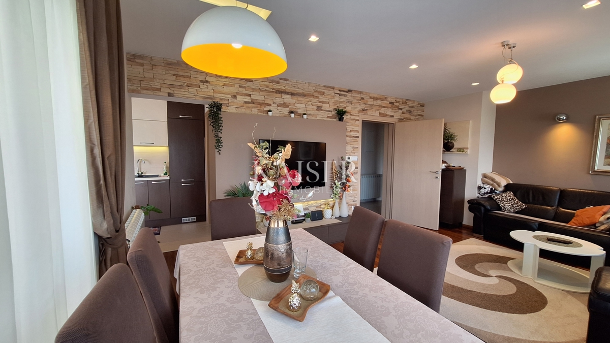 Opatija, Bregi, novogradnja, trisobno stanovanje, 99 m2 s teraso in kaminom
