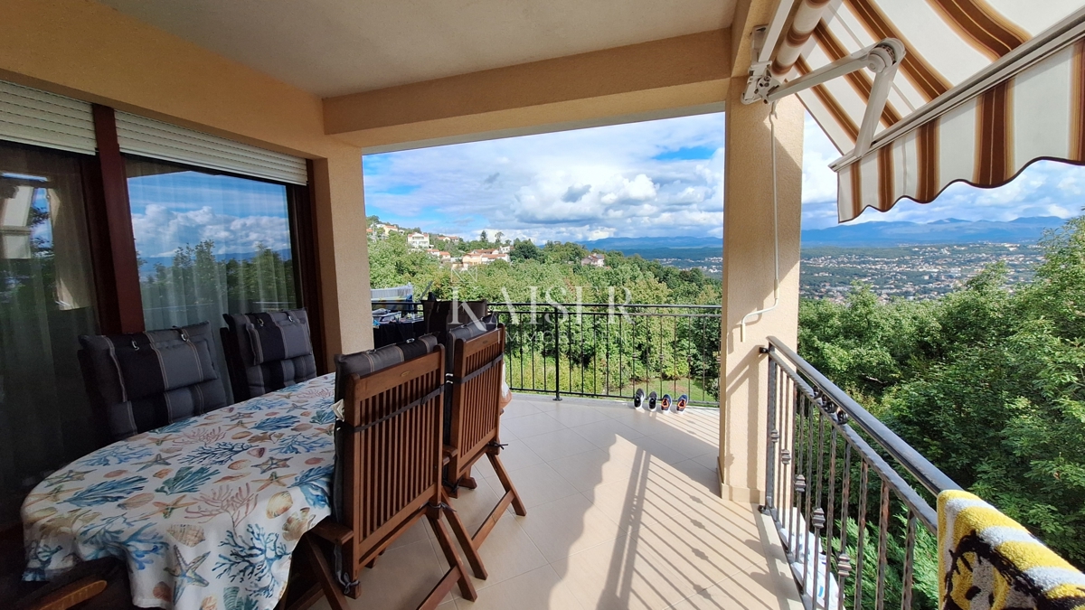 Opatija, Bregi, novogradnja, trisobno stanovanje, 99 m2 s teraso in kaminom