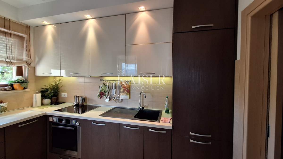 Opatija, Bregi, novogradnja, trisobno stanovanje, 99 m2 s teraso in kaminom