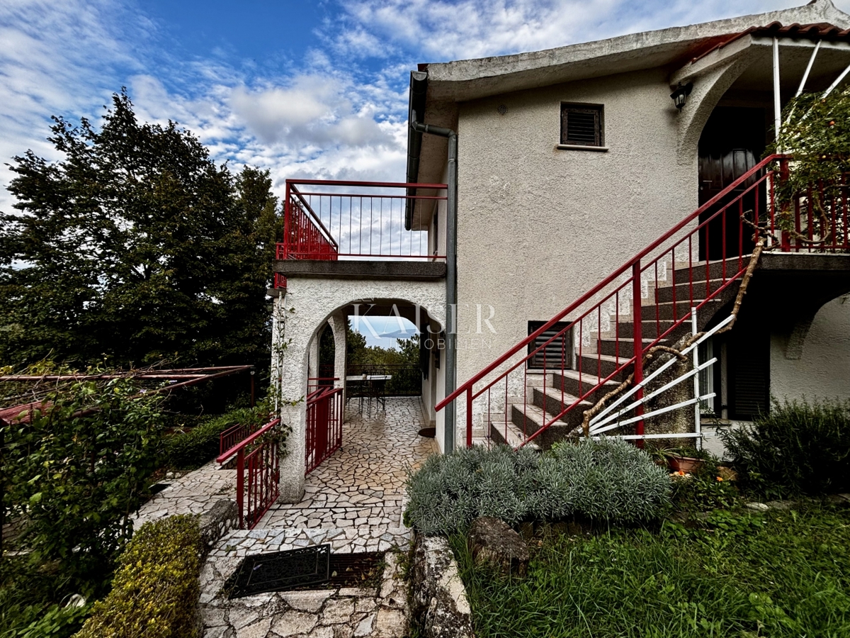 Opatijska riviera - priložnost, očarljiva hiša z dvema apartmajema 90 m2