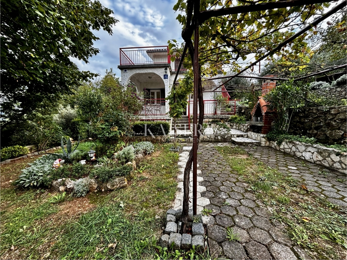Opatijska riviera - priložnost, očarljiva hiša z dvema apartmajema 90 m2