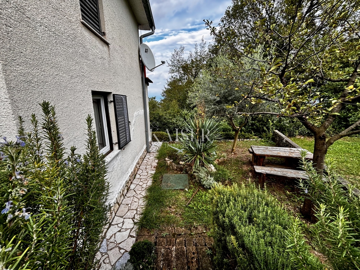 Opatijska riviera - priložnost, očarljiva hiša z dvema apartmajema 90 m2