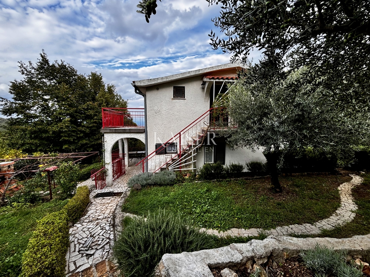 Opatijska riviera - priložnost, očarljiva hiša z dvema apartmajema 90 m2