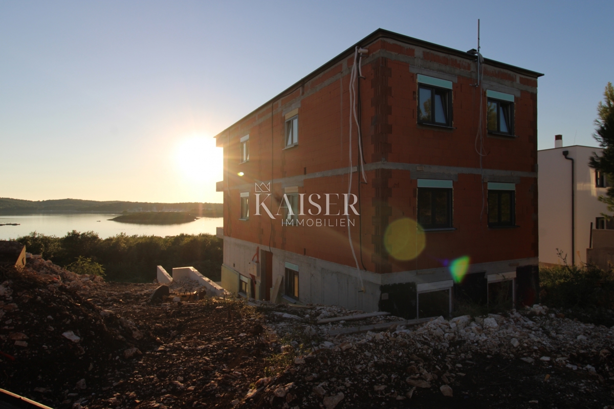 Istra, Medulin - luksuzno stanovanje 82m2 s panoramskim pogledom na morje 