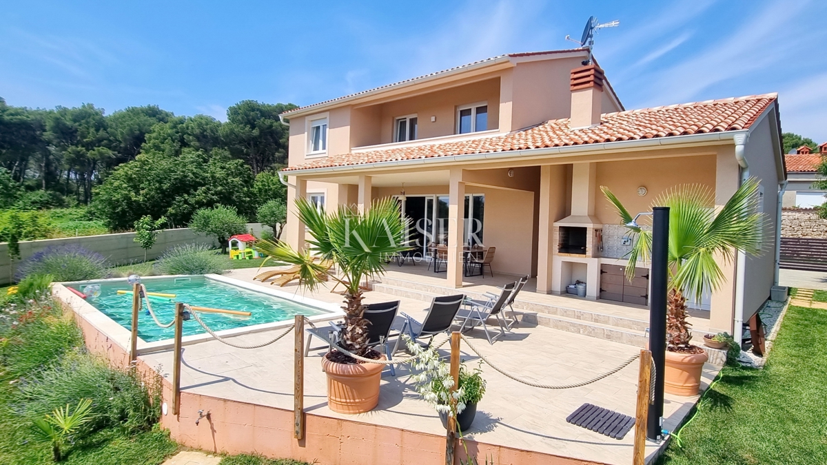 Hiša Valdebek, Pula, 182,85m2