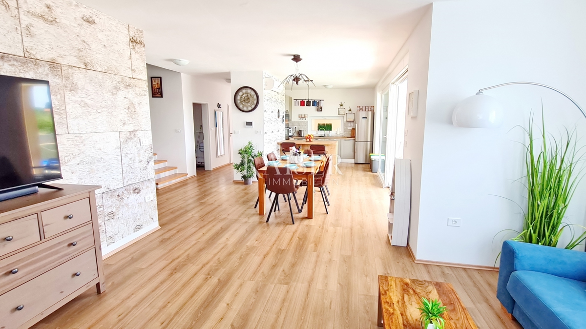 Hiša Valdebek, Pula, 182,85m2