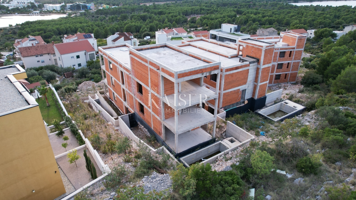 Prostorno stanovanje (S1) v pritličju z zasebnim vrtom, Mandalina - Šibenik