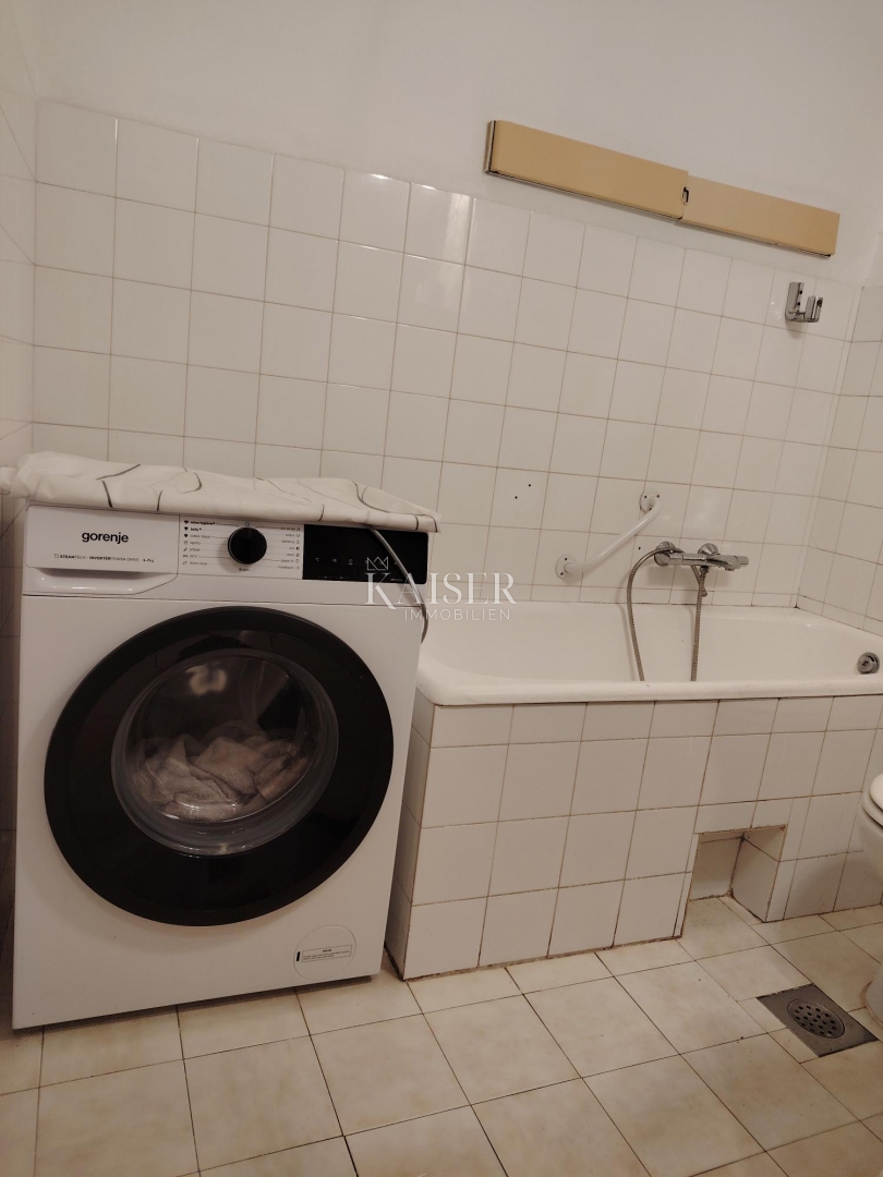 Istra. Pula. stanovanje - trisobno stanovanje 74m2 plus podstrešje 50m2