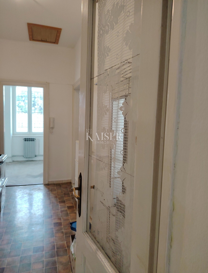 Istra. Pula. stanovanje - trisobno stanovanje 74m2 plus podstrešje 50m2