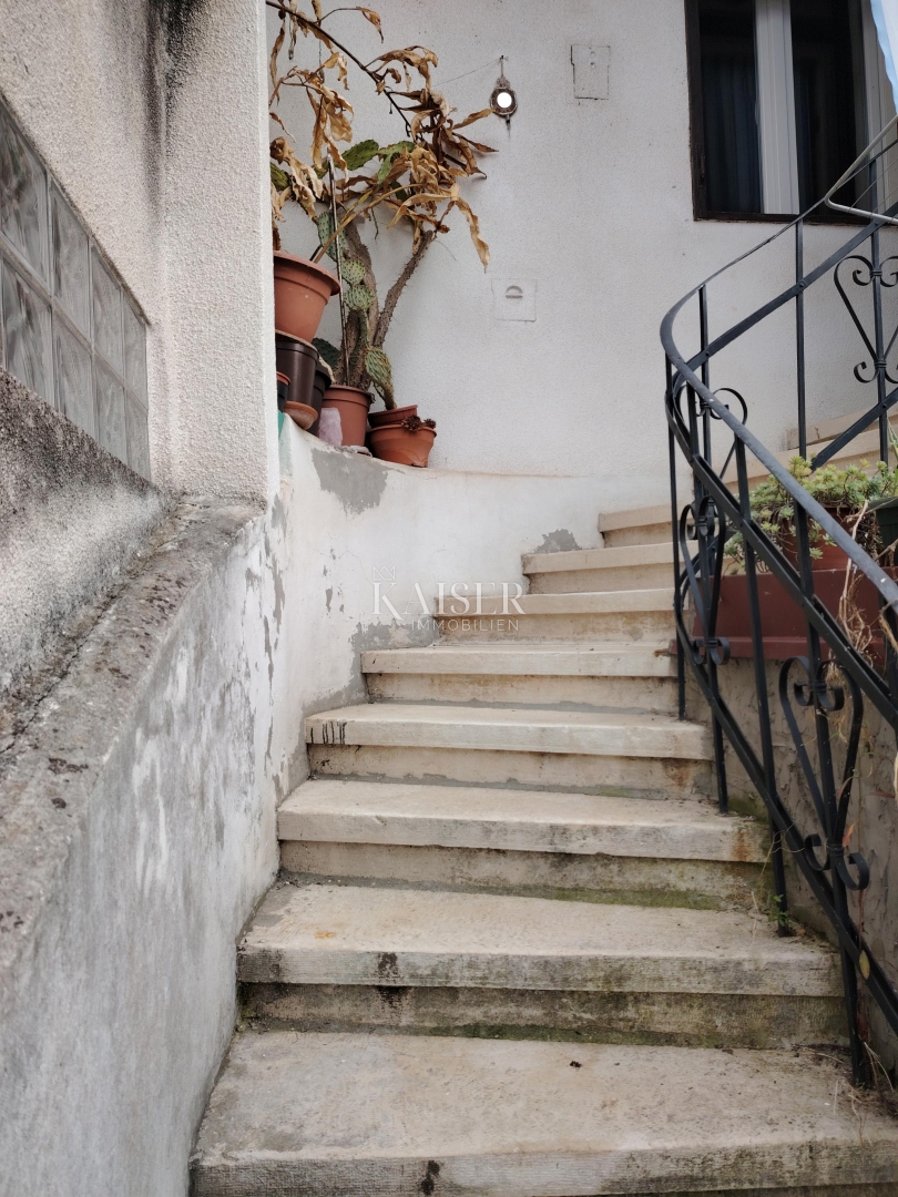 Istra. Pula. stanovanje - trisobno stanovanje 74m2 plus podstrešje 50m2