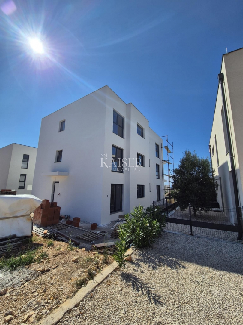 Povljana, Pag - Apartma s strešno teraso in pogledom na morje