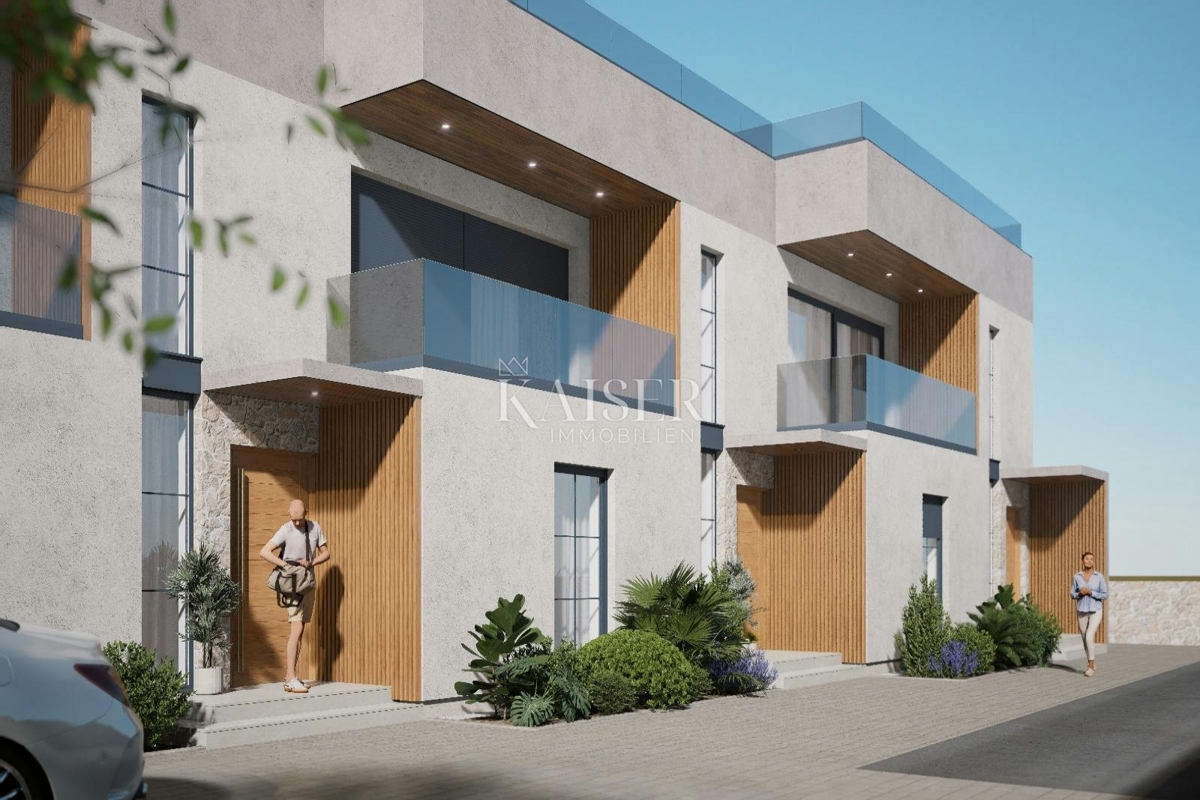 Sukošan, Zadar - Moderna polsamostojna vila s strešno teraso