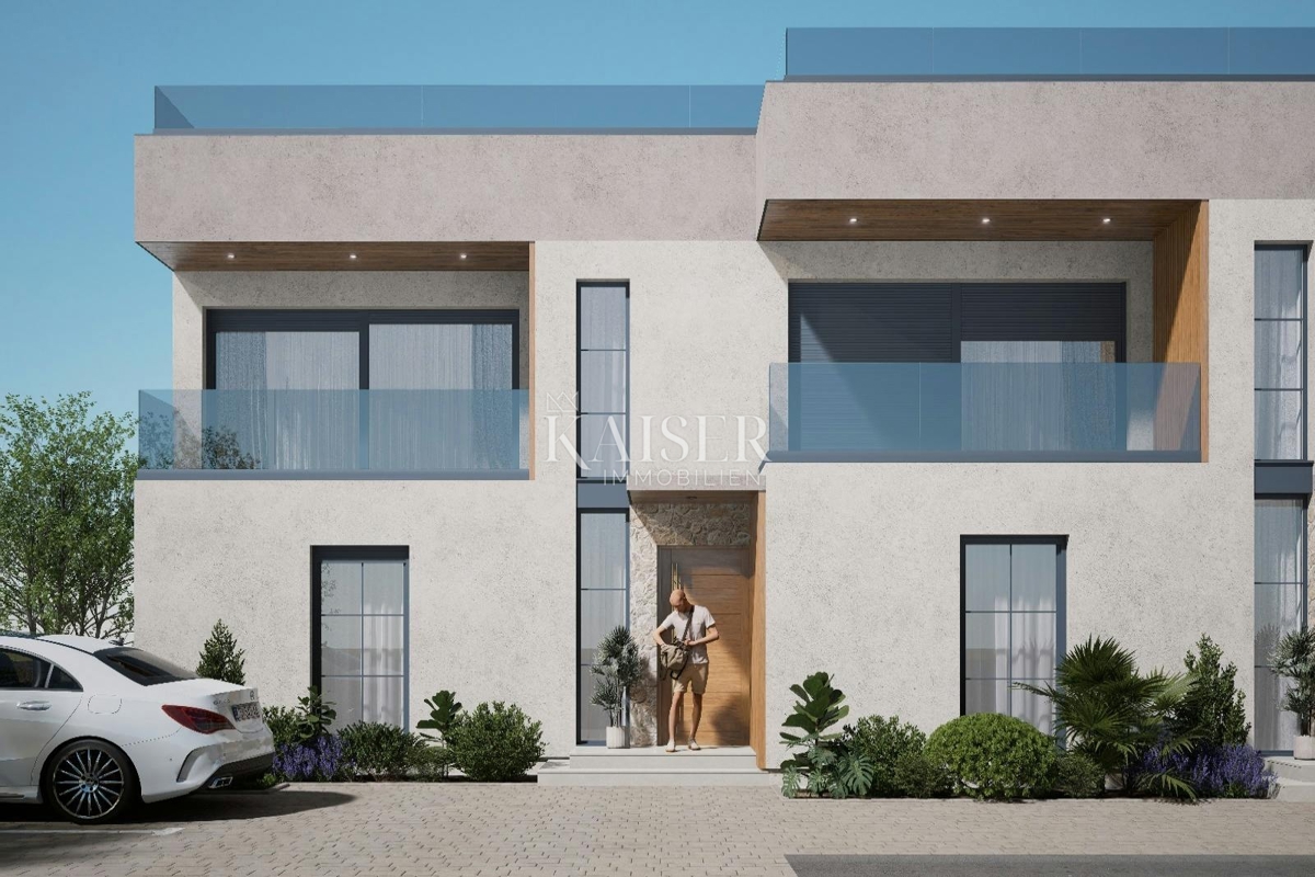 Sukošan, Zadar - Moderna polsamostojna vila s strešno teraso