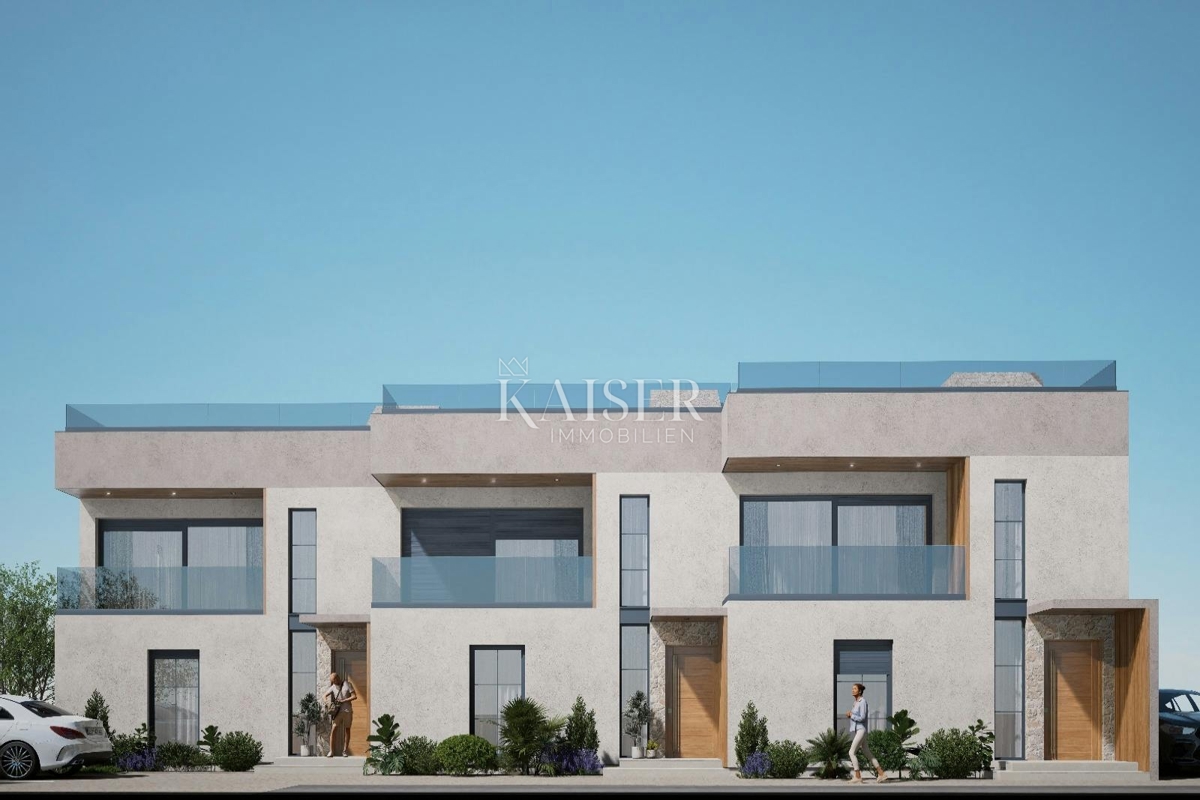 Sukošan, Zadar - Moderna polsamostojna vila s strešno teraso