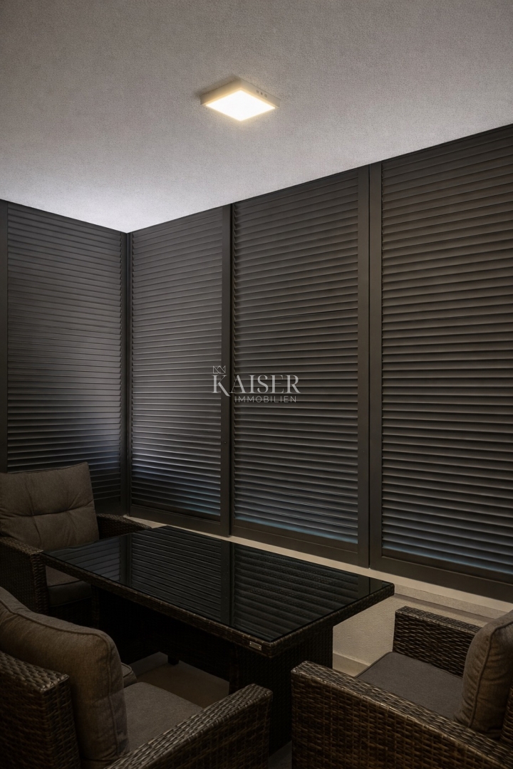 Zadar–Borik | Moderno trisobno stanovanje z dvema balkonoma in pogledom na morje