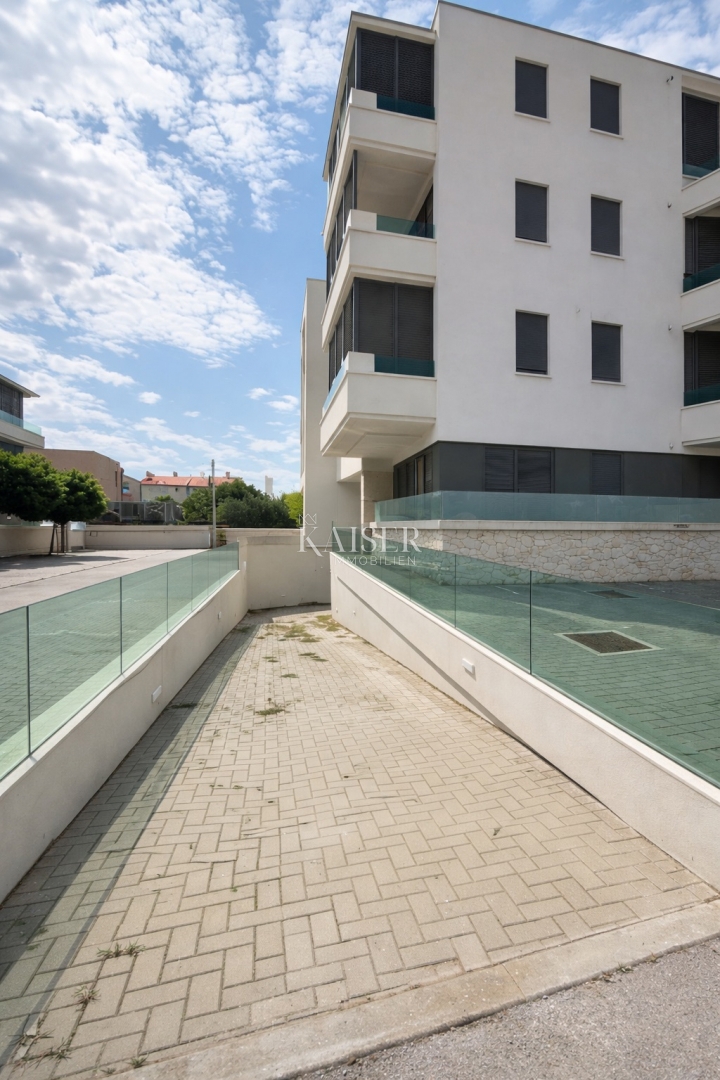 Zadar–Borik | Moderno trisobno stanovanje z dvema balkonoma in pogledom na morje