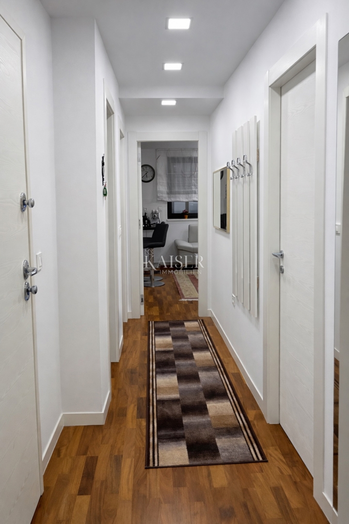 Zadar–Borik | Moderno trisobno stanovanje z dvema balkonoma in pogledom na morje