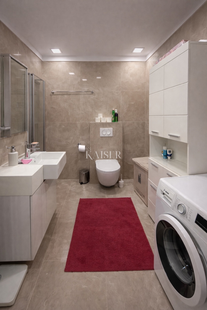 Zadar–Borik | Moderno trisobno stanovanje z dvema balkonoma in pogledom na morje