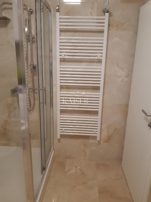 Šibenik - hiša prva vrsta do morja