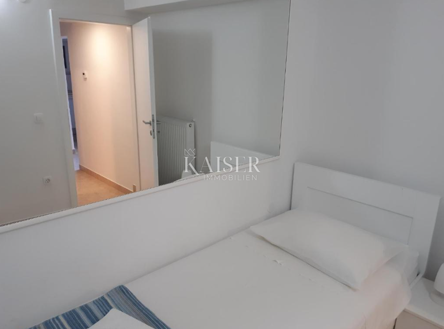 Šibenik - hiša prva vrsta do morja