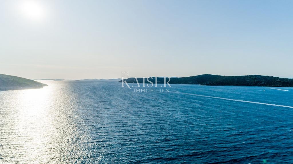 Šibenik - hiša prva vrsta do morja