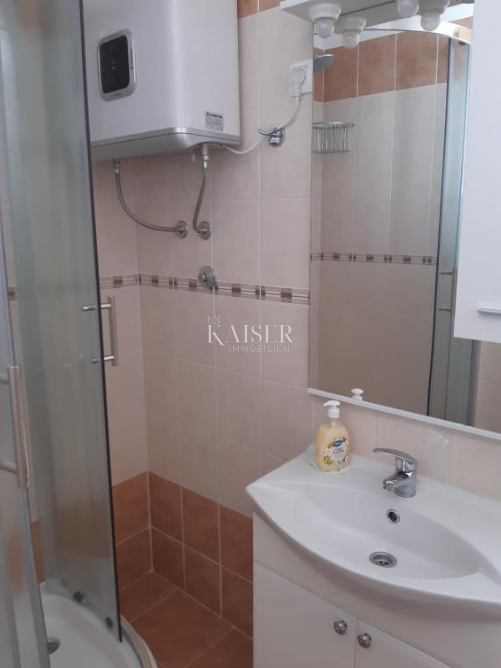 Šibenik - hiša prva vrsta do morja