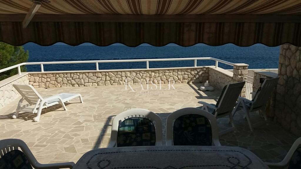 Šibenik - hiša prva vrsta do morja