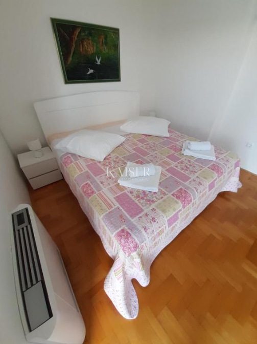 Šibenik - hiša prva vrsta do morja