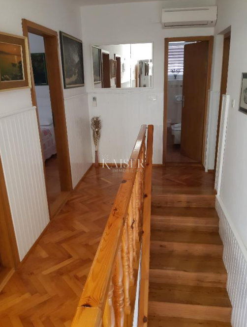 Šibenik - hiša prva vrsta do morja