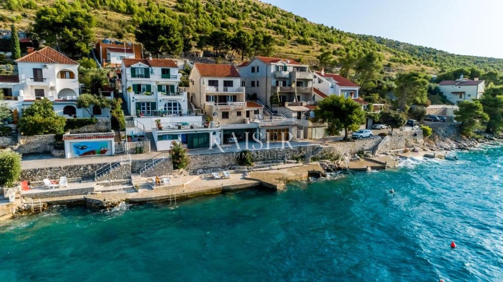 Šibenik - hiša prva vrsta do morja