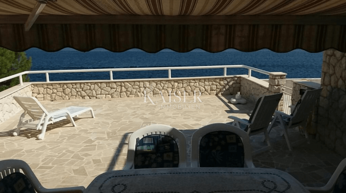 Šibenik - hiša prva vrsta do morja