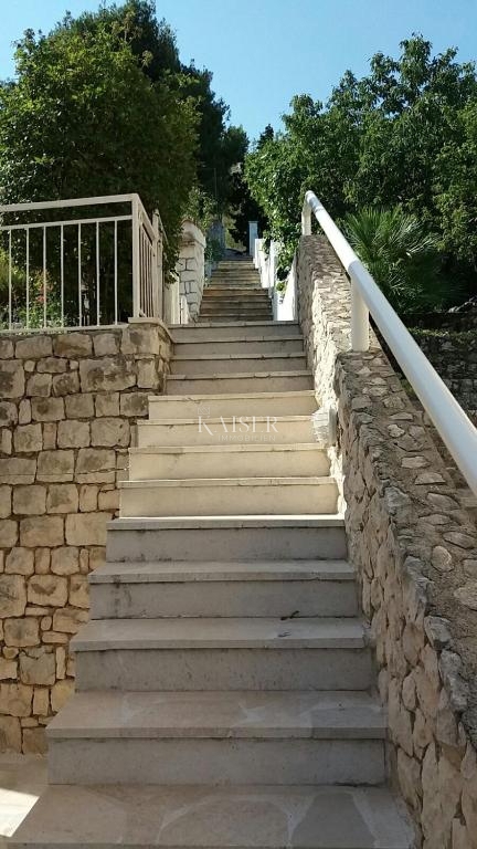 Šibenik - hiša prva vrsta do morja