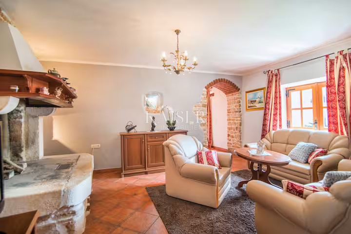 Istra, Marčana - Očarljiva hiša 180m2 na mirni lokaciji