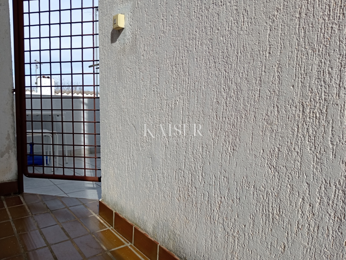 Barbariga, garsonjera v 1. nadstropju