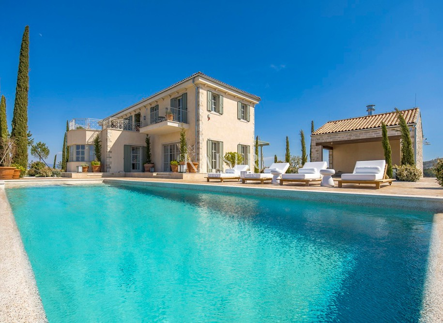 MOTOVUN, ISTRA, NAJPRESTIŽNEJŠA LUKSUZNA VILA V ISTRI