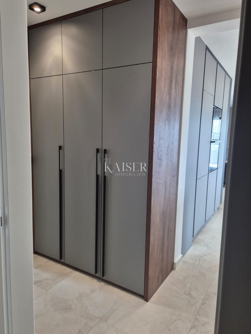 Istra - Poreč, luksuzno stanovanje s pogledom na morje in dvigalom