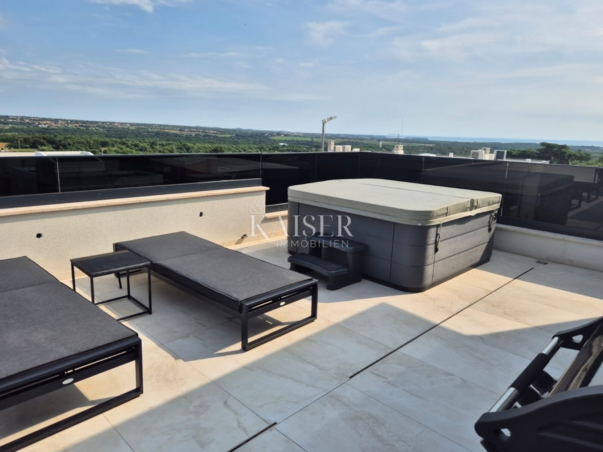 Istra - Poreč, luksuzno stanovanje s pogledom na morje in dvigalom