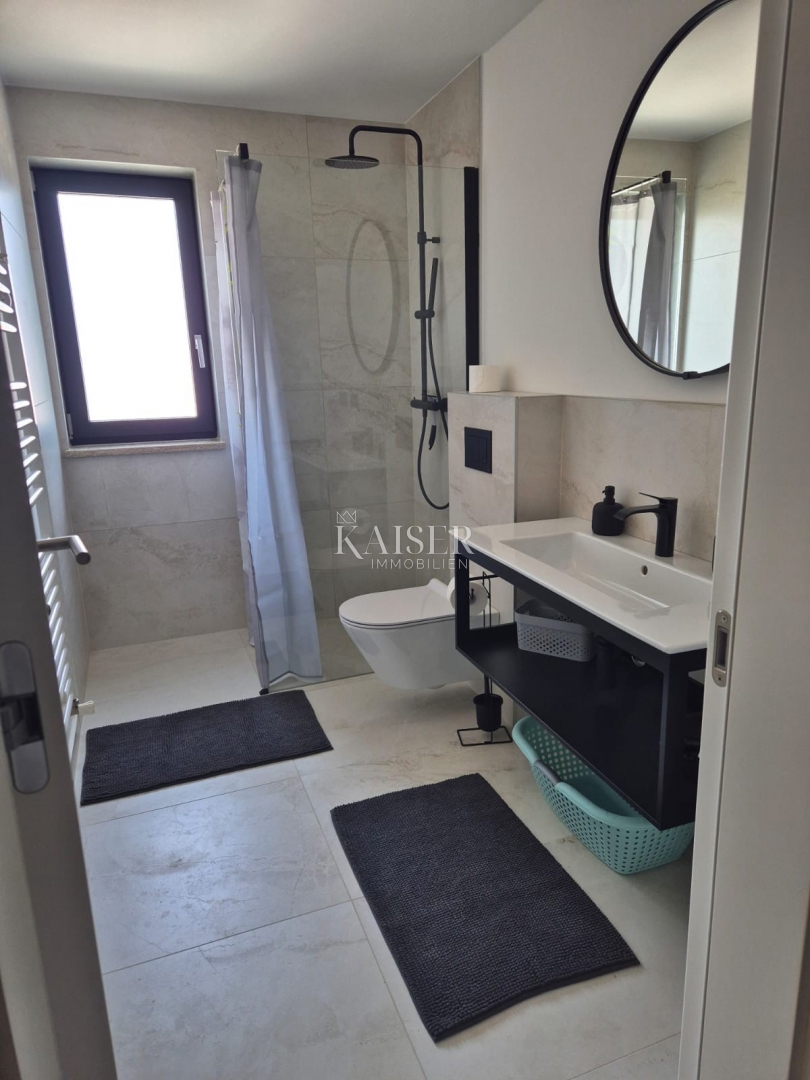 Istra - Poreč, luksuzno stanovanje s pogledom na morje in dvigalom