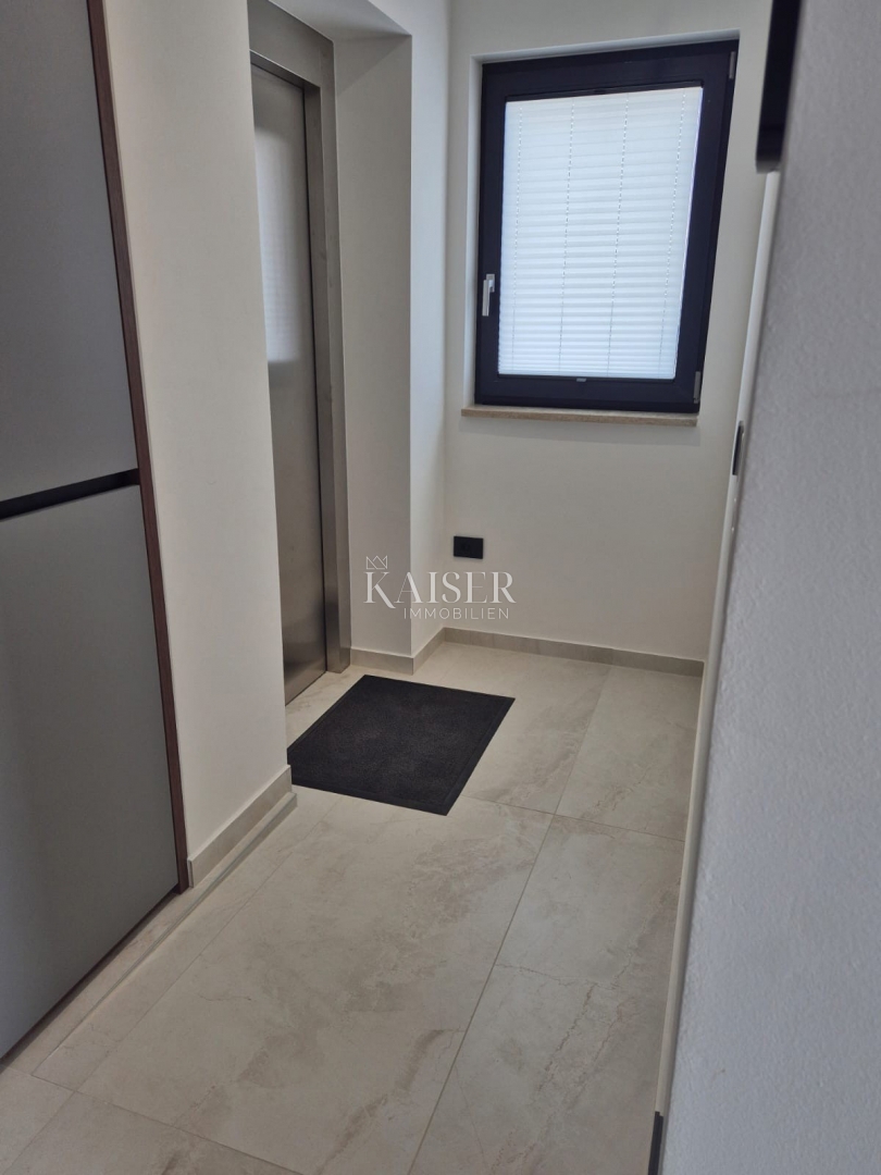 Istra - Poreč, luksuzno stanovanje s pogledom na morje in dvigalom