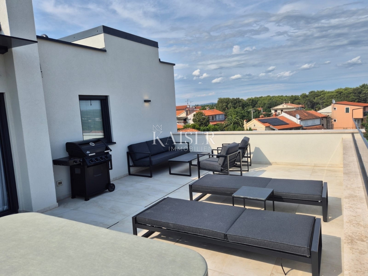 Istra - Poreč, luksuzno stanovanje s pogledom na morje in dvigalom