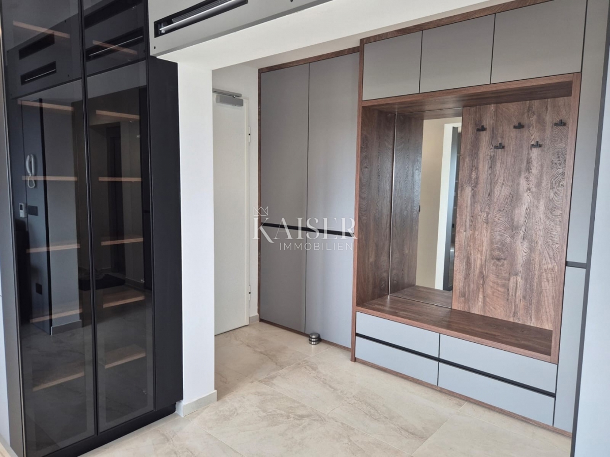 Istra - Poreč, luksuzno stanovanje s pogledom na morje in dvigalom