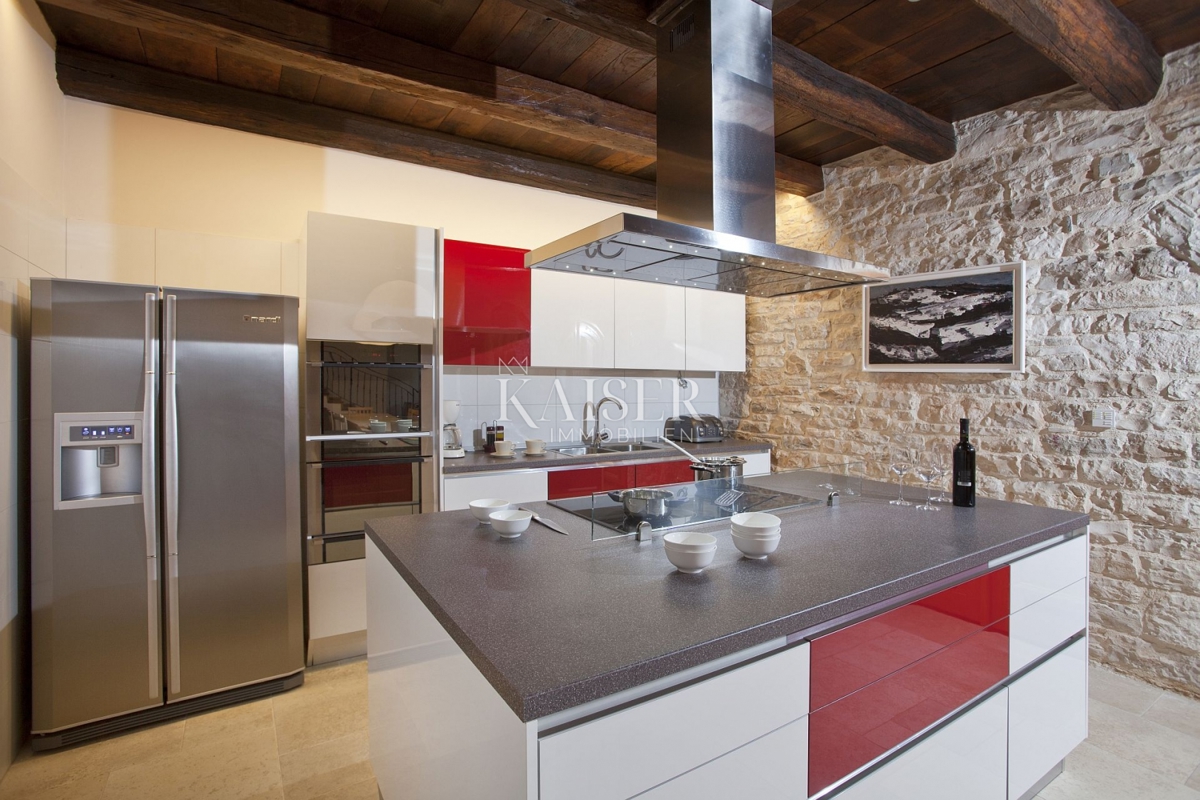 Grožnjan, Istra, čudovito posestvo z vilami in bazenom