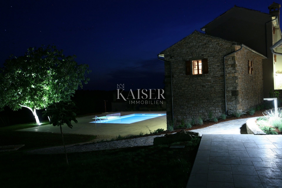 Grožnjan, Istra, čudovito posestvo z vilami in bazenom