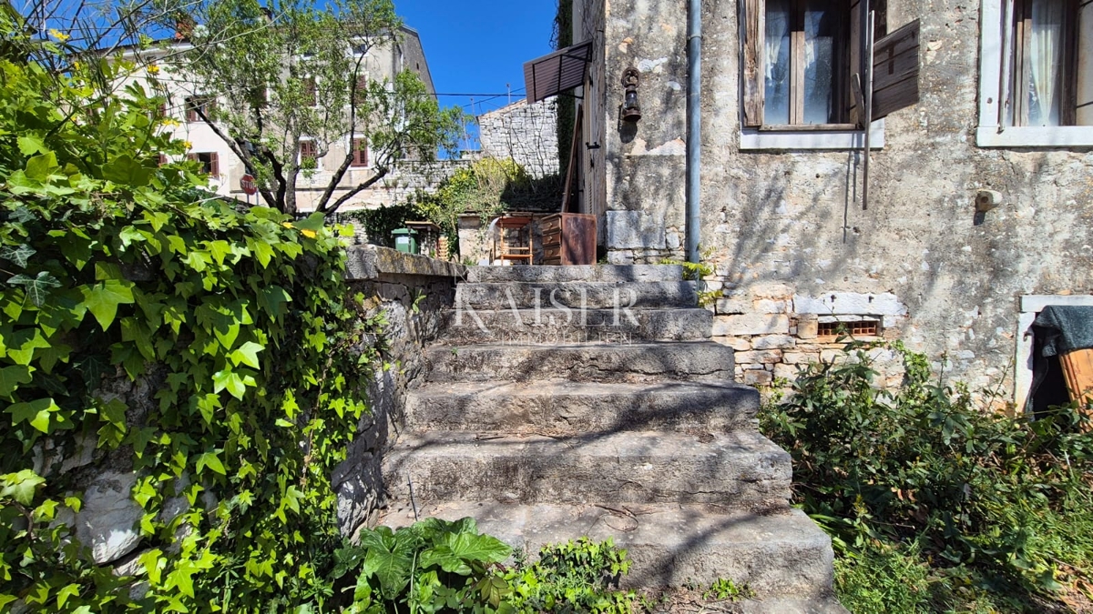 Istra - Lovreč, privlačna kamnita hiša s pogledom na morje