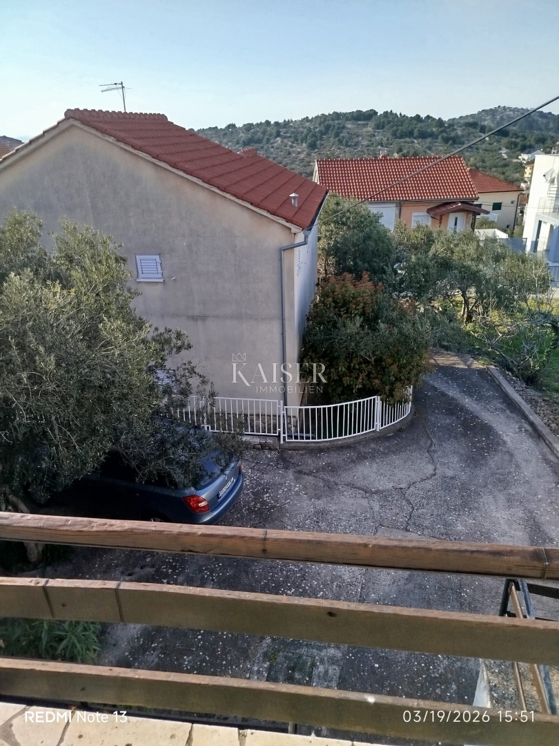 Murter, Betina - samostojna hiša 350m od morja